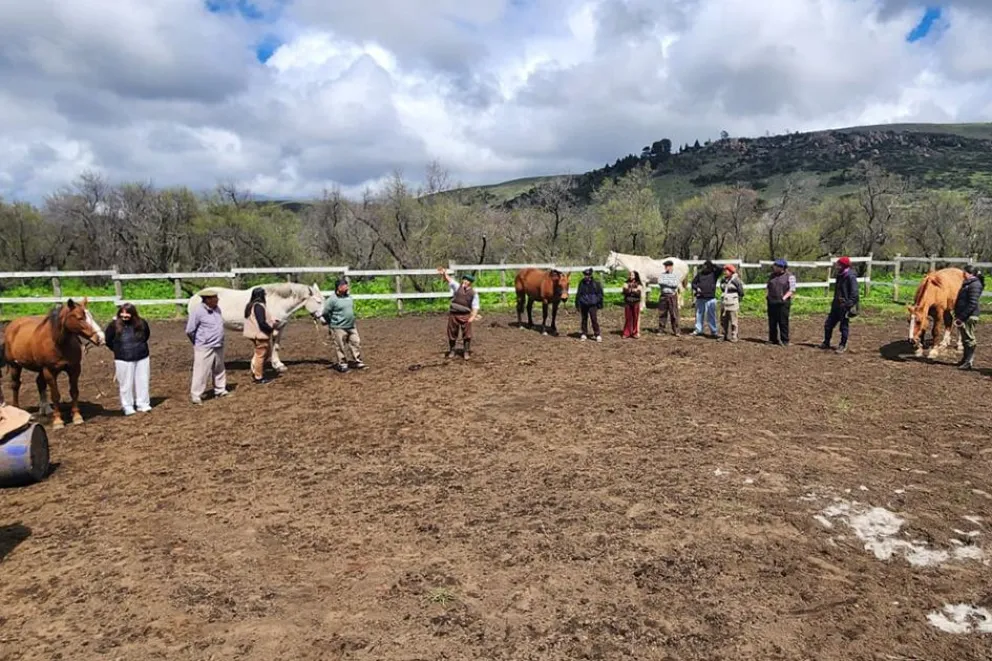 Se realizaron prácticas del curso para prestadores de cabalgatas en Junín de los Andes